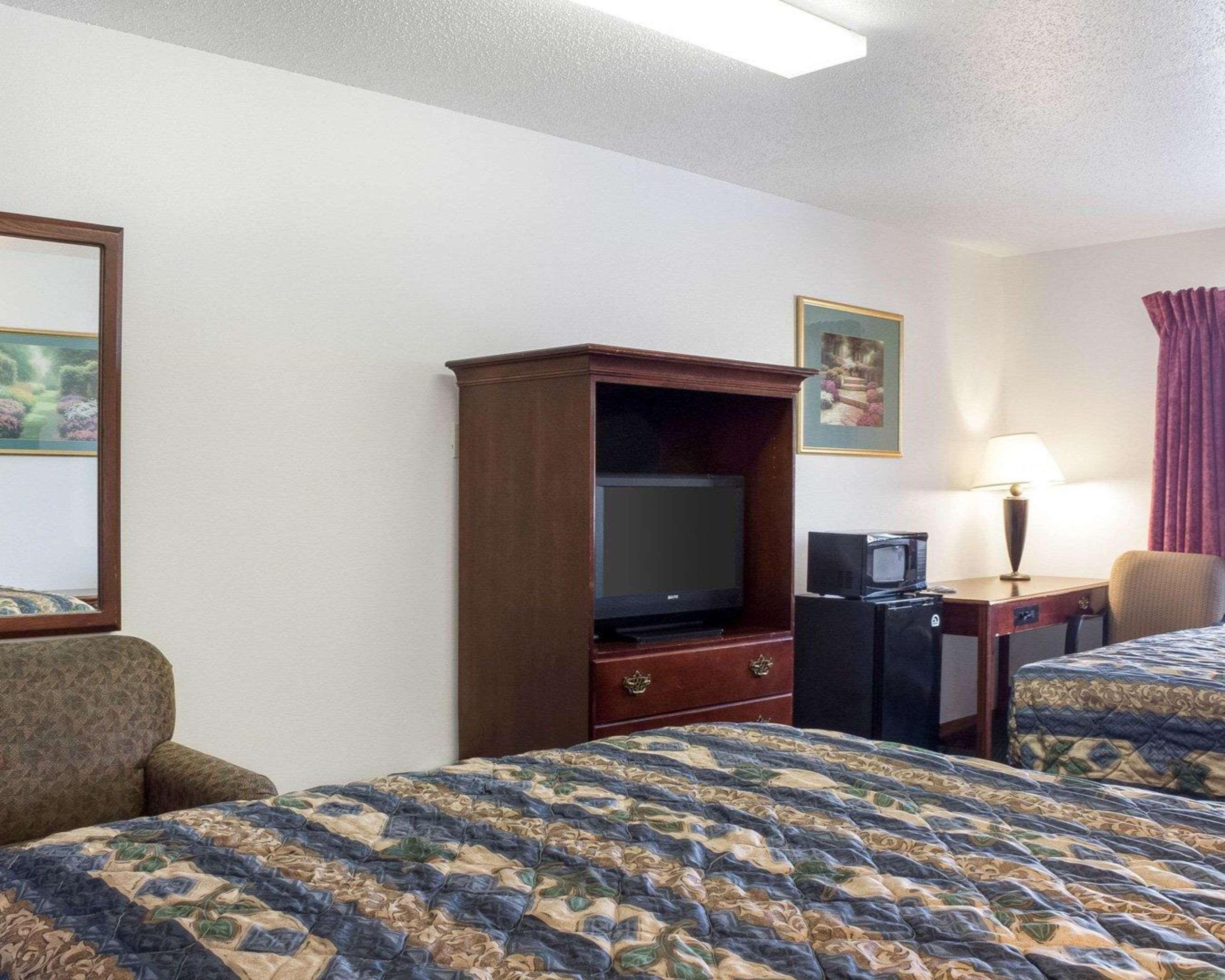 Rodeway Inn West Fargo Buitenkant foto