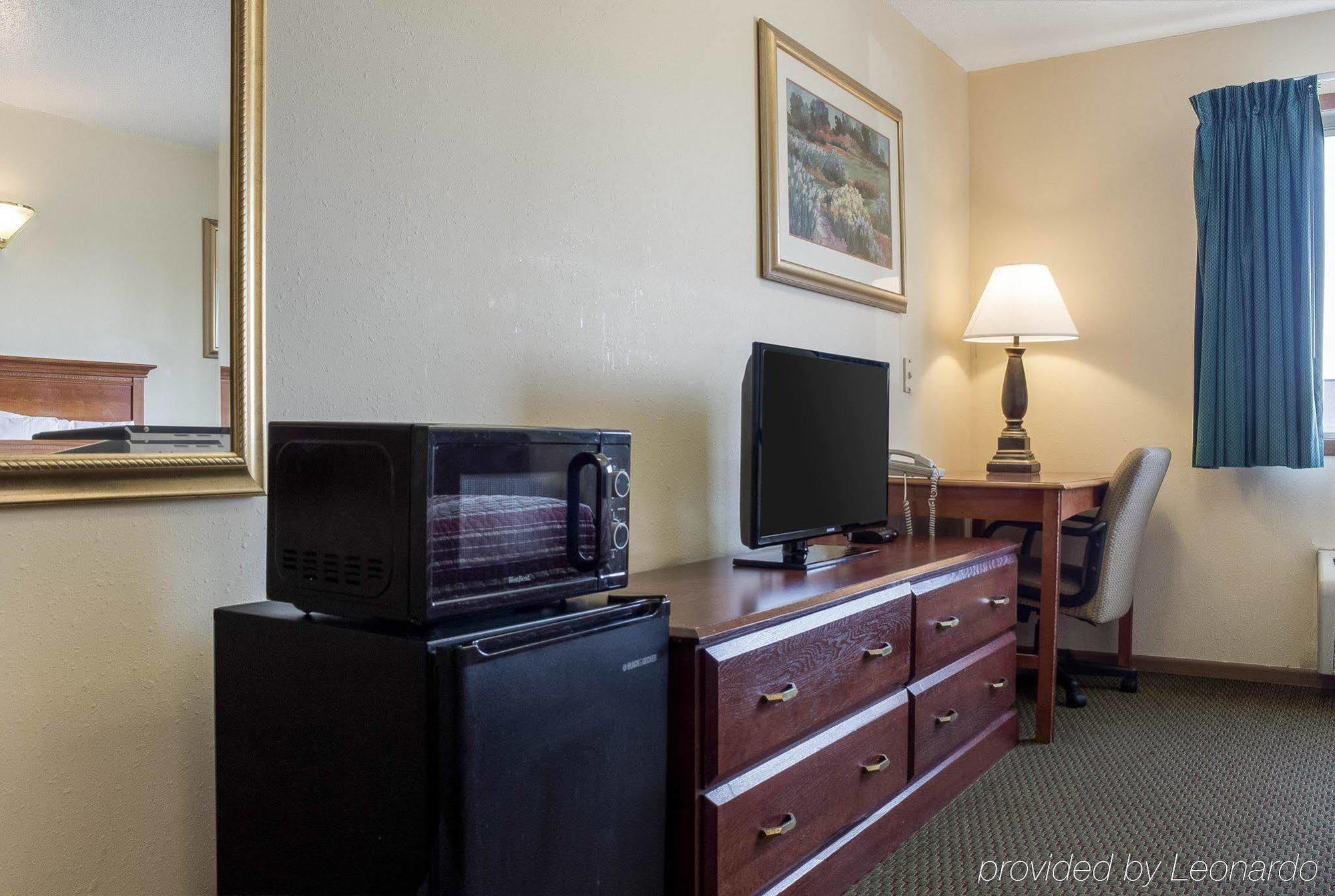 Rodeway Inn West Fargo Buitenkant foto